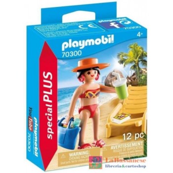 DONNA IN VACANZA CON SEDIA...